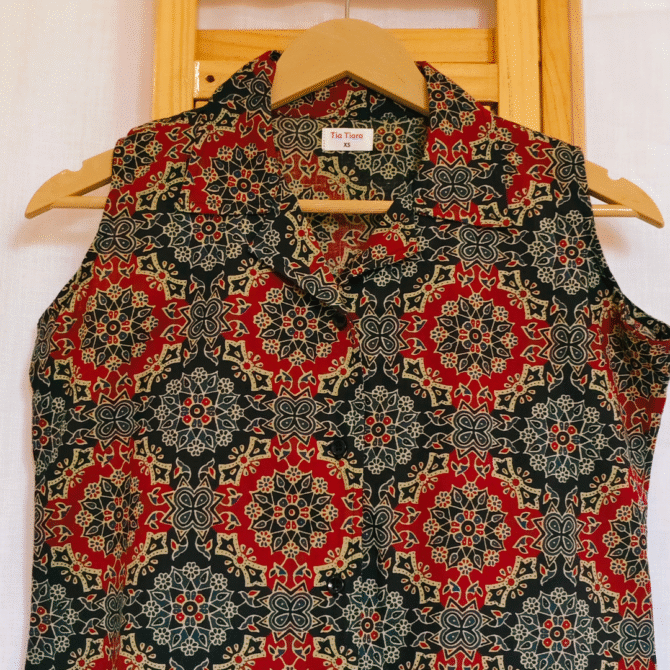 Sleeveless Cotton Shirt - Image 15